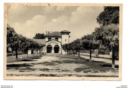 BRESSOLS (82) - PLACE DE LA MAIRIE