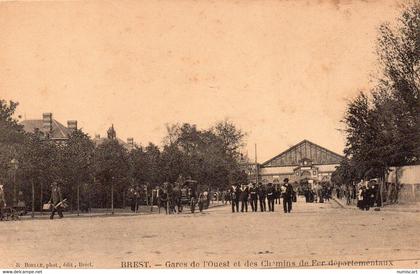 Brest très animée les Gares de l'Ouest les Chemins de Fer Départementaux