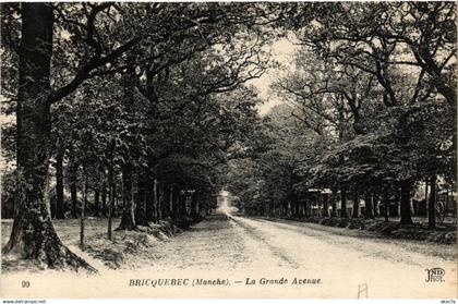 CPA BRICQUEBEC - La Grande Avenue (632619)