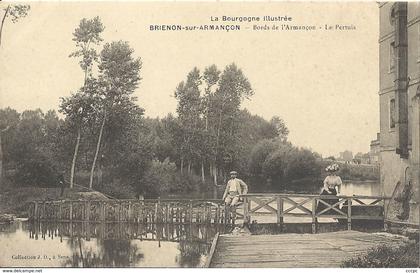 CPA Brienon-sur-Armançon Bords de l'Armançon Le Pertuis