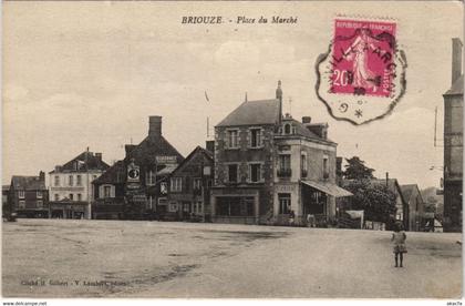 CPA BRIOUZE-Place du Marché (29589)