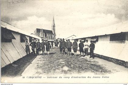 CPA Carquefou Intérieur du camp d'instruction des Jeunes Poilus