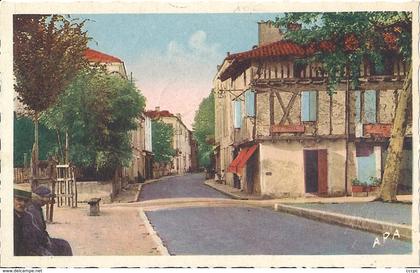 CPA Castelmoron sur Lot La grande rue