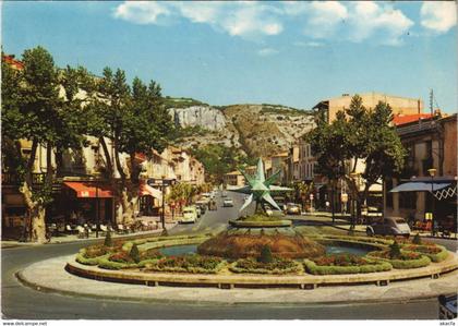 CPM CAVAILLON Rond-Point et Fontaine Centrale (1086976)