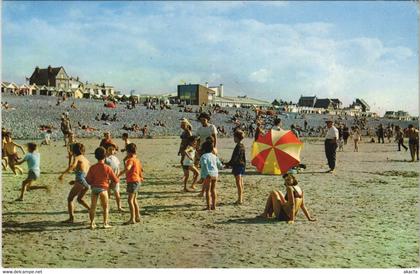 CPM CAYEUX-sur-MER Sur le sable (808132)