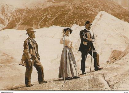 74 - CHAMONIX - REPRODUCTION d'une carte ancienne - 3 personnes du la MER DE GLACE