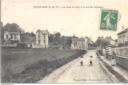 CPA Champagne-sur-Oise La Route de Jouy et la rue des Ardennes