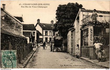 CPA CHAMPAGNE-sur-SEINE - Une Rue du Vieux CHAMPAGNE (292992)