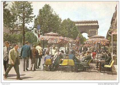 paris :  les  champs  elysées  1965  café