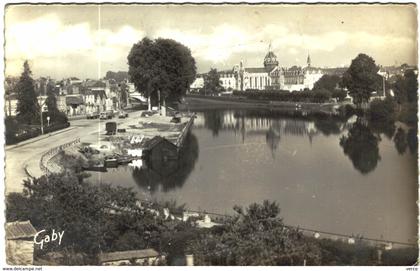 Carte Postale Ancienne de CHATEAU GONTIER-Le Port sur la Mayenne