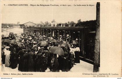 CPA CHATEAU-GONTIER - Départ des Religieuses Ursulines (195023)