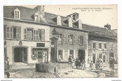 Châteauneuf-du-Faou (29-Finistère) La Place de la Pompe