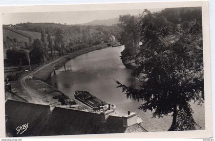 Châteauneuf-du-Faou Ecluse Bizernic péniches batellerie navigation