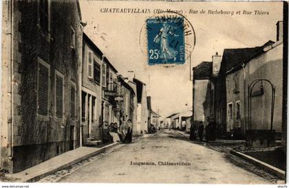 CPA CHATEAUVILLAIN - Rue de Richebourg (270430)