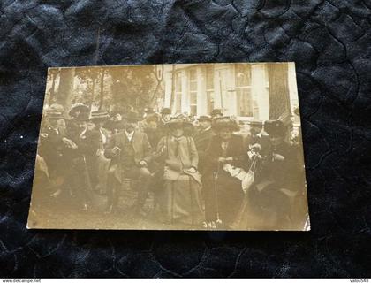 C-1184, CARTE-PHOTO , CHATEL-GUYON, Les Curistes élégants assis dans une brasserie