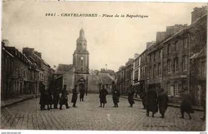 CPA CHATELAUDREN-Place de la République (231043)