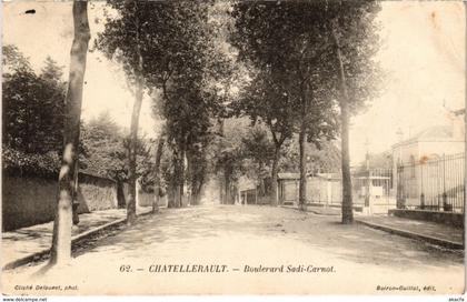 CPA CHATELLERAULT - Boulevard Sadi-Carnot (111808)