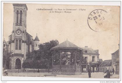 La Place Chateauneuf , l'Eglise et le Kiosque à musique