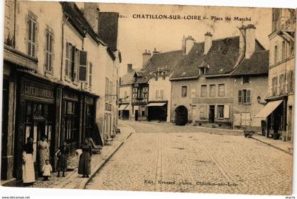 CPA CHATILLON-sur-LOIRE - Place du Marché (228112)