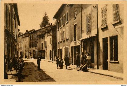 châtonnay * la rue principale du village * villageois