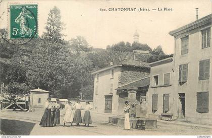 / CPA FRANCE 38 "Chatonnay, la place"