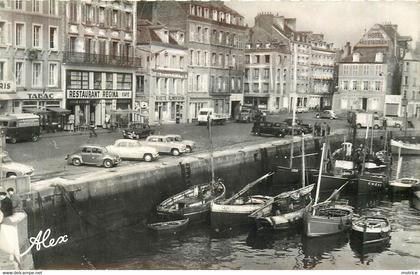 CHERBOURG - les cafés, les restaurants du quai de Caligny.