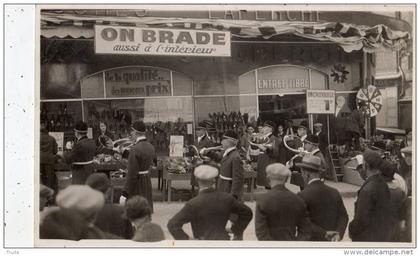 CLERMONT-FERRAND CARTE PHOTO PLACE SAINT-PIERRE RUE ST BARTHELEMY  MAGASIN LA PERCHE "ON BRADE AUSSI A L´INTERIEUR"