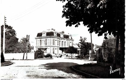 Carte POSTALE Ancienne de  COMBS la VILLE - Mairie & poste