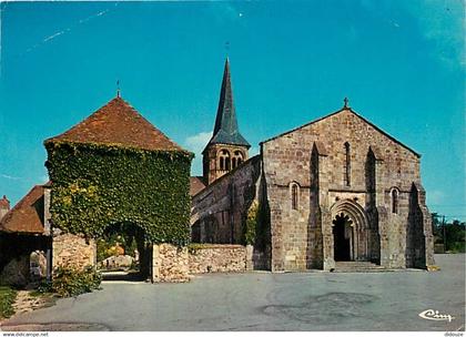 03 - Commentry - L'église romane - CPM - Etat léger pli visible - Voir Scans Recto-Verso