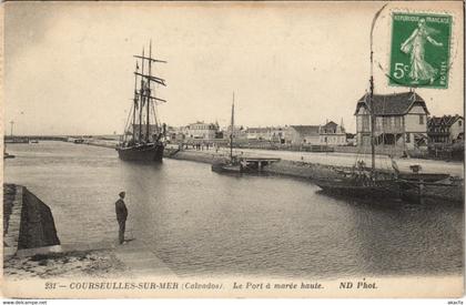 CPA COURSEULLES-sur-MER - Le Port a marée haute (141050)