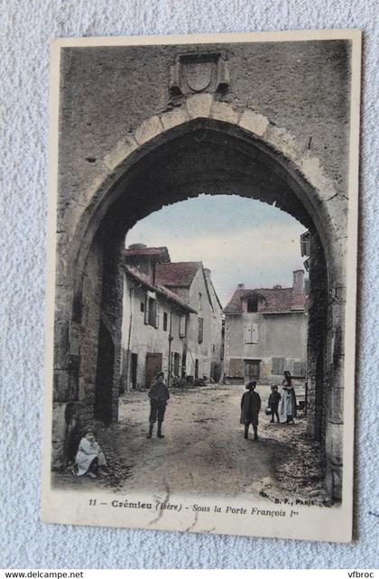 Crémieu, sous la porte François 1er, Isère 38