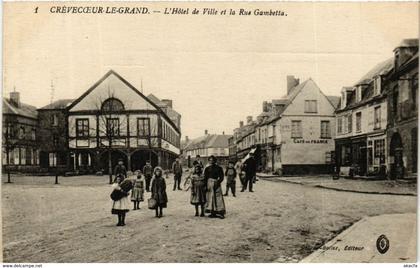 CPA CREVECOEUR-le-GRAND - L'Hotel de Ville et la Rue Gambetta (259702)