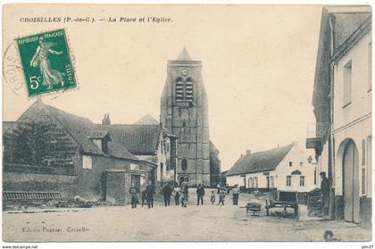 CROISILLES - La Place et l'Eglise