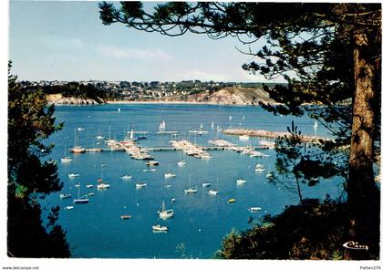 CPM FRANCE 29 FINISTERE CROZON - Morgat - Le Port et la nouvelle digue - 1985