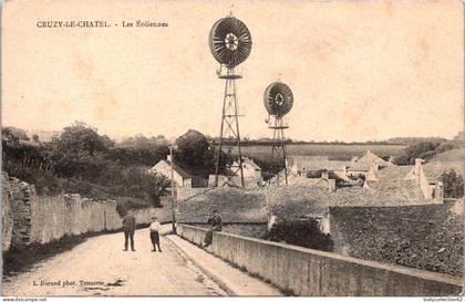 CPA  -   CRUZY LE CHATEL  -    Les éoliennes