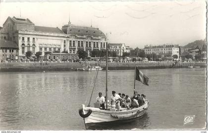 CPSM Deauville Le Bac faisant la traversée Deauville-Trouville