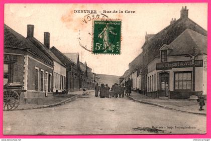 Desvres - Rue de la Gare - Café des Voyageurs - Animée - DESVRES Imp. SWYNGHEDAUW - Phototypie DESAIX - 1915