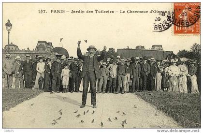 PARIS 01 - Le charmeur d'oiseaux