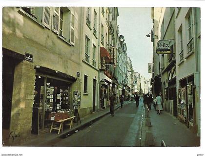 PARIS - La rue Mouffetard