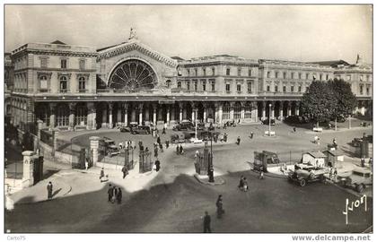 PARIS 10 - Gare de l'Est - Automobile