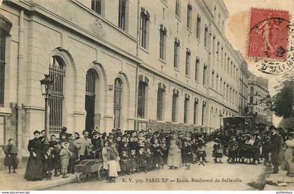 PARIS  11 eme arrondissement   école et boulevard de Belleville