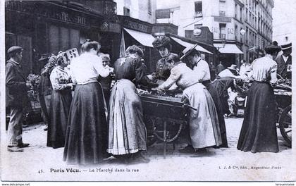 75 - Paris 12 : Marché d'Aligre dans la rue .