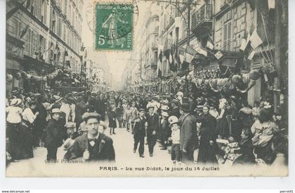 PARIS - XIVème arrondissement - La Rue Didot, le jour du 14 Juillet