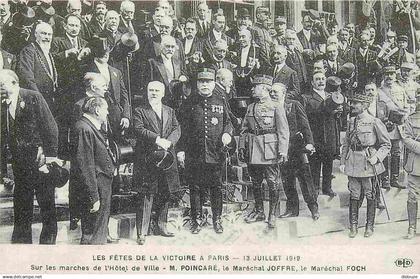 Reproduction CPA - 75 Paris - Les Fêtes de la Victoire 1919 - Sur les marches de l'Hotel de Ville M poincaré Maréchal Jo