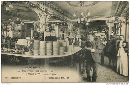 Paris (09) intérieur café Royal