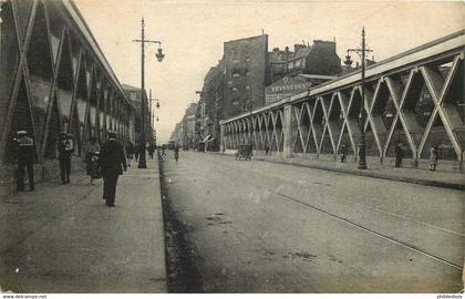 PARIS  arrondissement 10  rue Lafayette  le nouveau pont