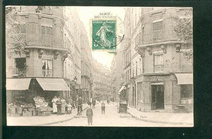 Paris - Rue Voltaire (très animée, magasins)