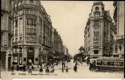 75 - PARIS - arrondissement 15 - Avenue Zola - autobus