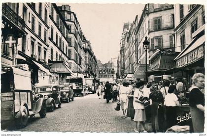 PARIS 18° - La Rue Lepic, Marché