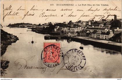 CPA Douarnenez- Le Port Rhu et I'Ile Tristan FRANCE (1025917)